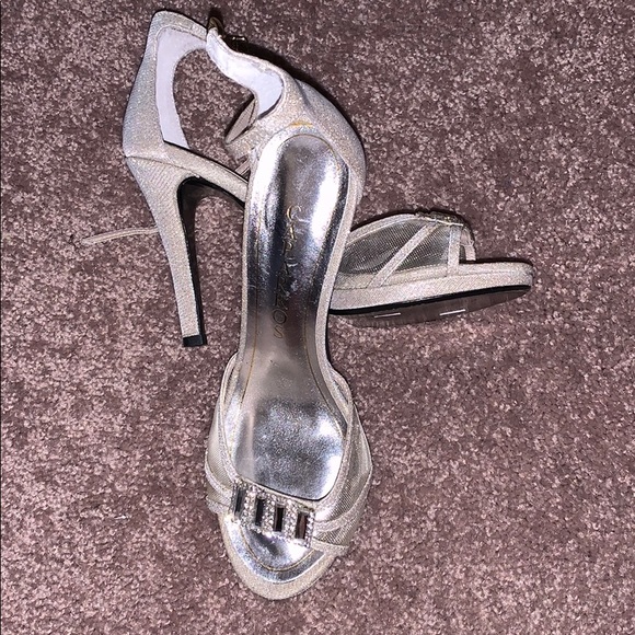 Heels - Picture 2 of 2